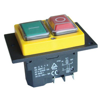 Relés biztonsági kapcsoló, csavarozható, sárga-fekete keret, 15A/250V, IP55